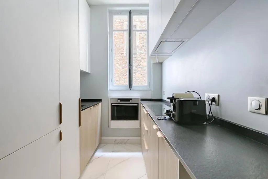 Champs Elysees Marbeuf Magnifique 4p Apartment
